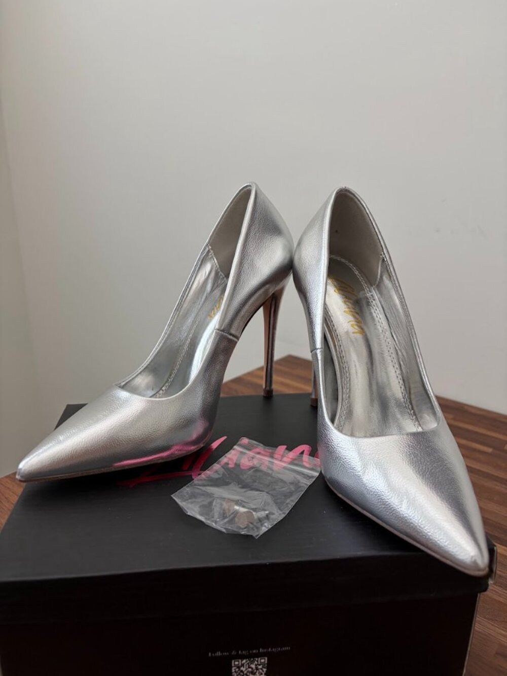Liliana Metallic Silver Pointed Toe Classic Pumps